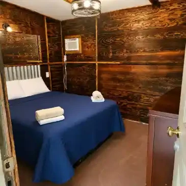 Private Cabin #4 interior 1
