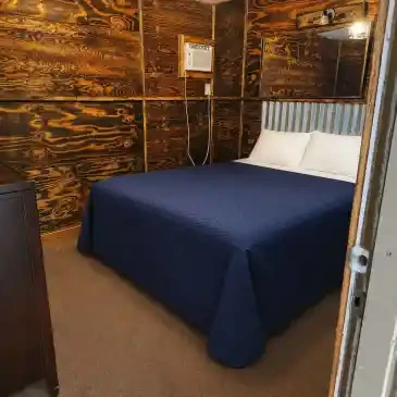 Private Cabin #6 interior 1