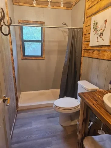 Lodge full bathroom with shower